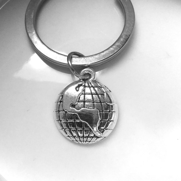 Earth World Planet Travel World Traveller Tourist Naturel Charm Keyring Keychain - Picture 1 of 2